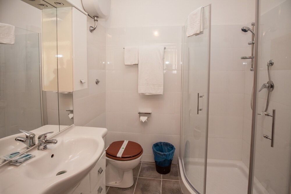 Photo of Bathroom in Zona XXXIV Casal Palocco