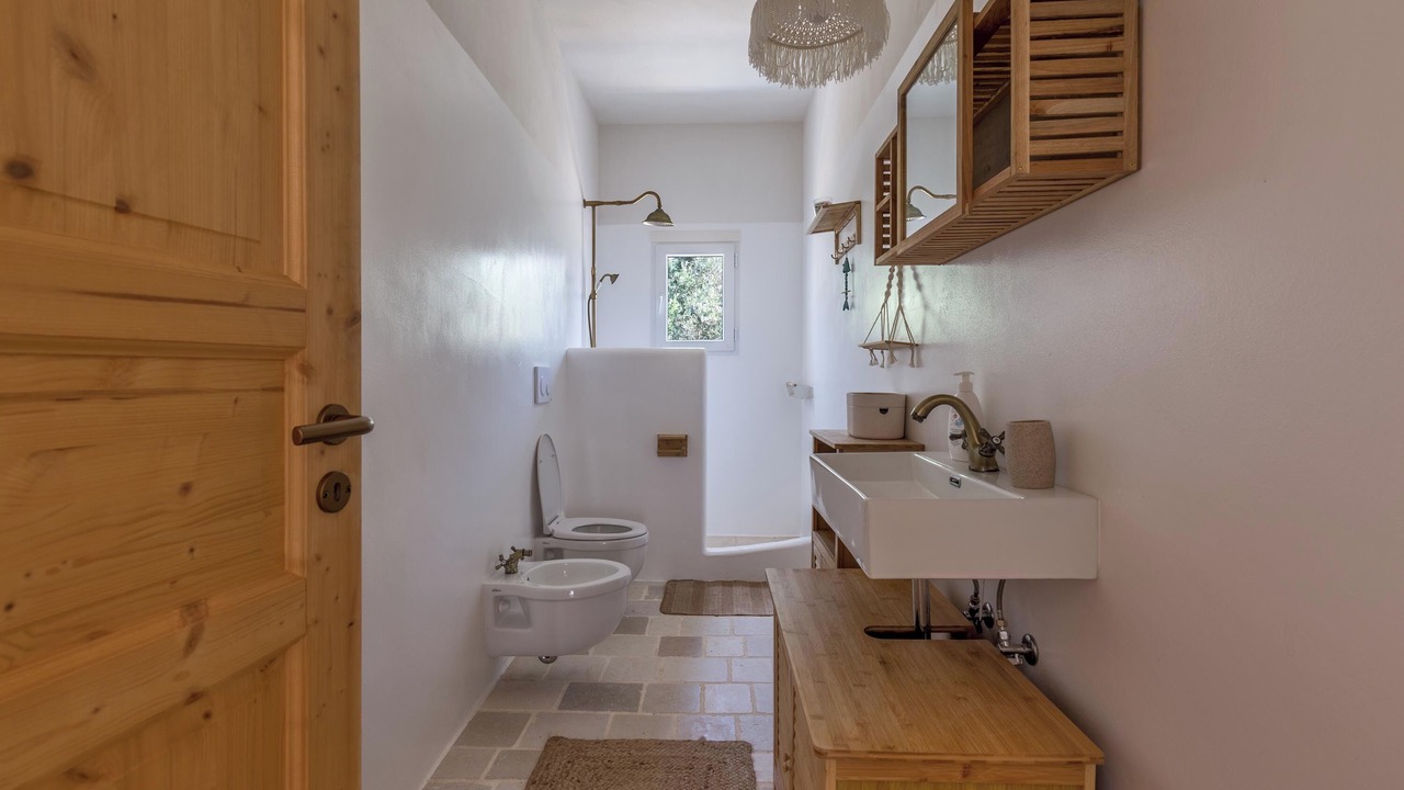 Photo of Bathroom in Avetrana