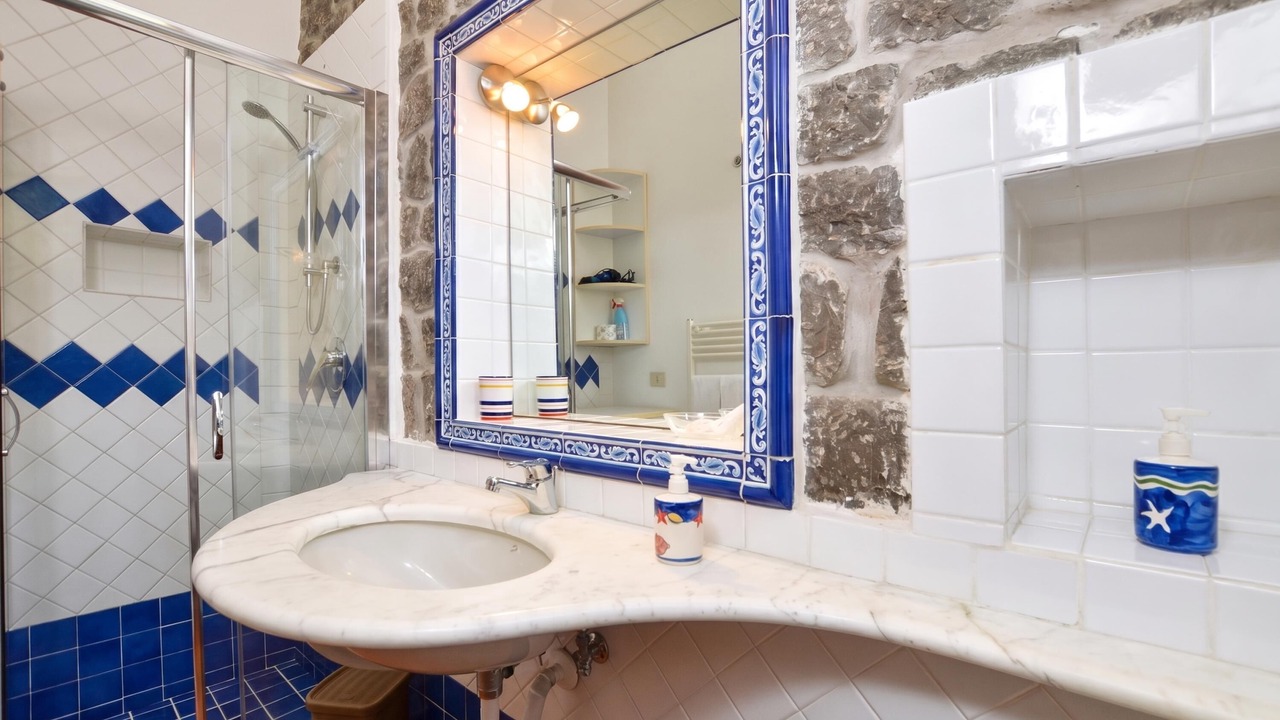 Photo of Bathroom in Furore