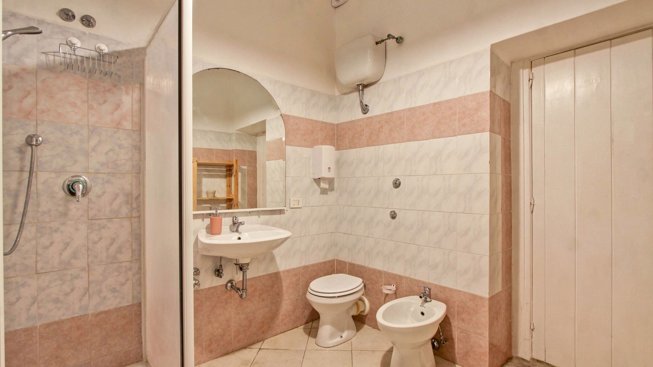 Photo of Bathroom in Esquilino