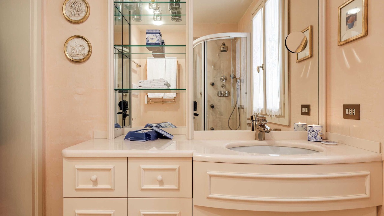 Photo of Bathroom in Dorsoduro