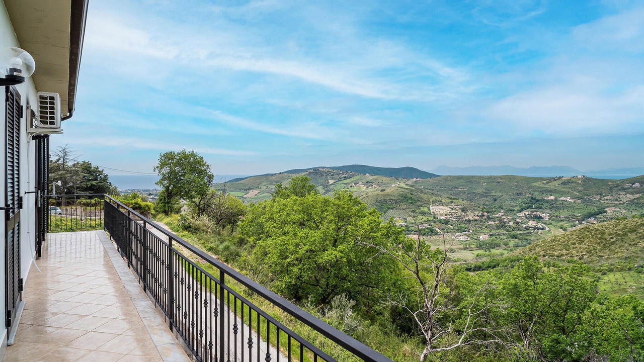 Photo of Bedroom in Laureana Cilento