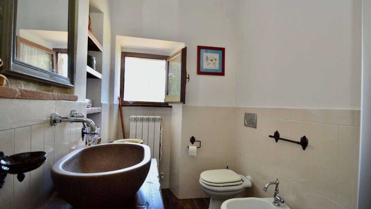 Photo of Bathroom in Todi
