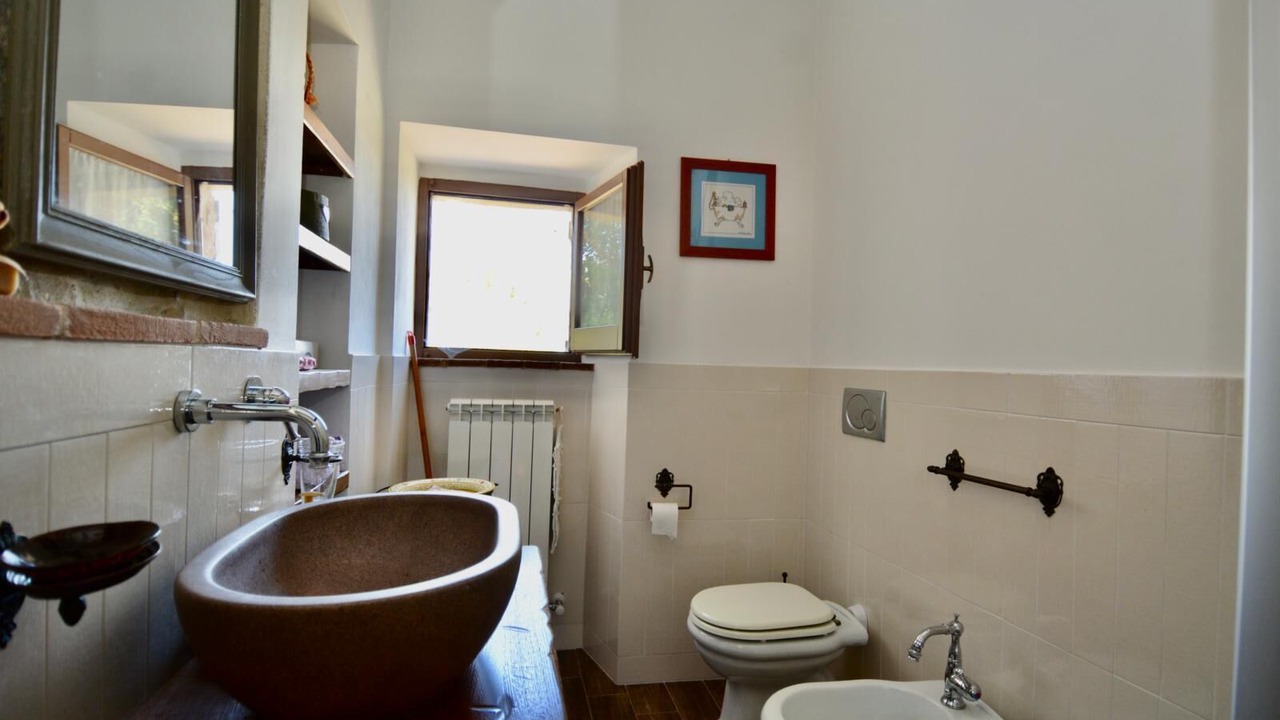 Photo of Bathroom in Todi