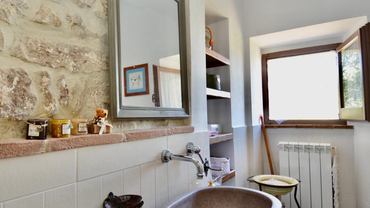 Photo of Bathroom in Todi