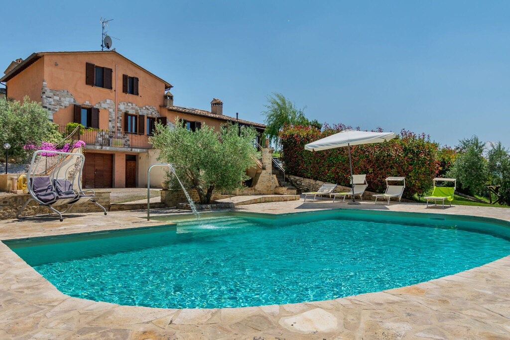 Photo of Outdoor in Montone
