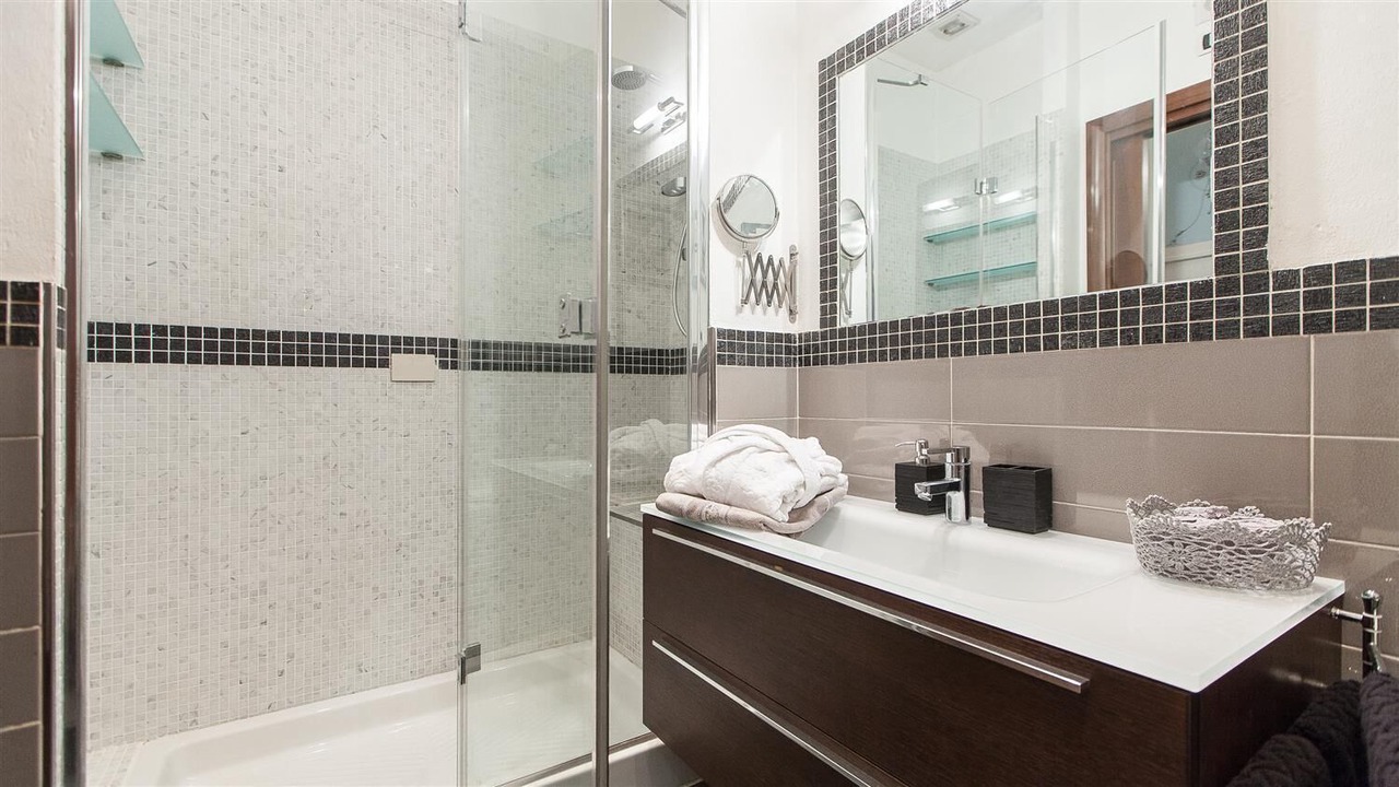 Photo of Bathroom in Rione VI Parione