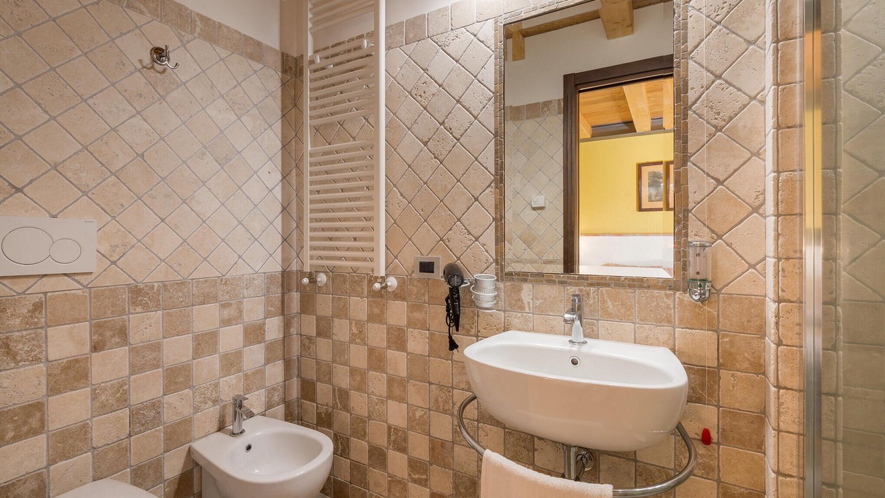 Photo of Bathroom in Capodimonte
