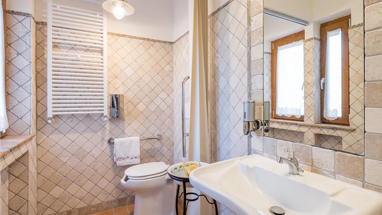Photo of Bathroom in Capodimonte