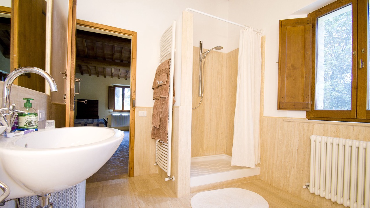 Photo of Bathroom in Montone