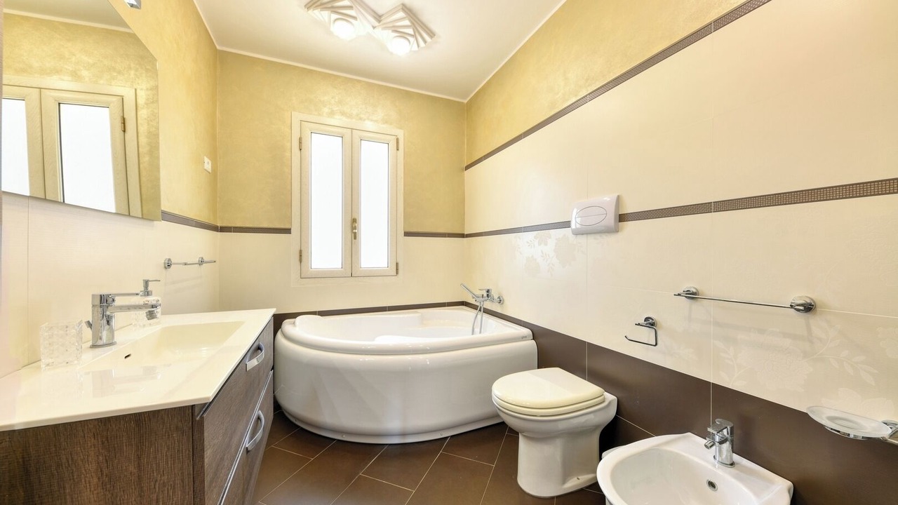 Photo of Bathroom in Floridia
