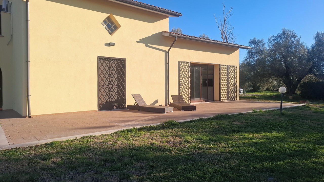 Photo of Outdoor in Canino