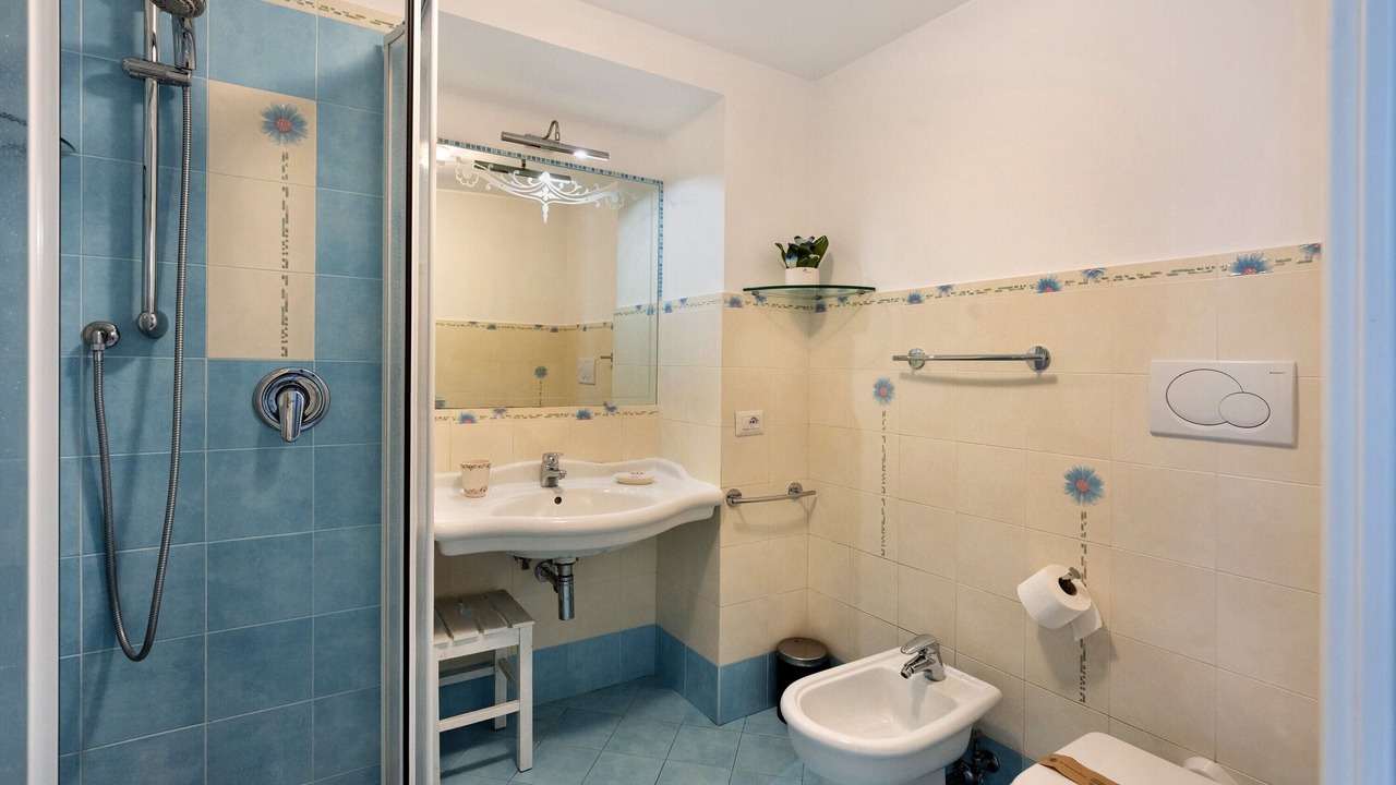 Photo of Bathroom in Furore