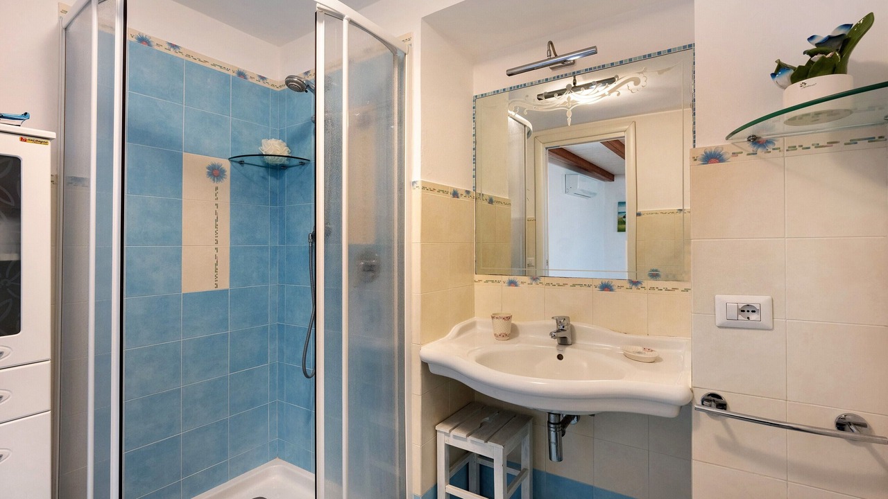 Photo of Bathroom in Furore