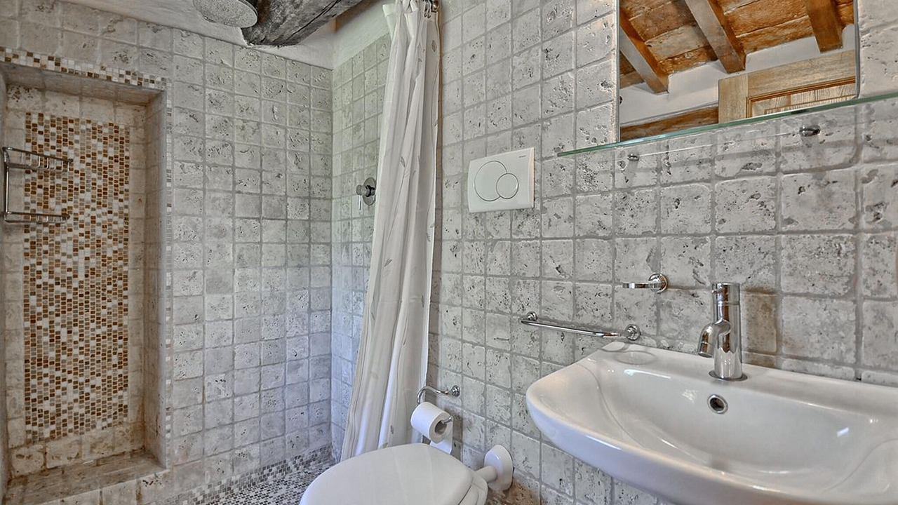 Photo of Bathroom in Vernazzano Basso