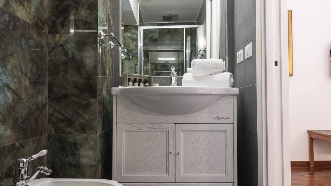 Photo of Bathroom in Rione IX Pigna