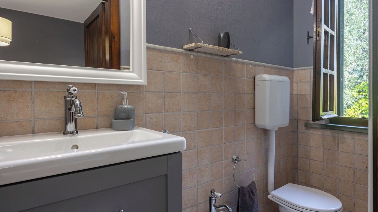 Photo of Bathroom in Lari