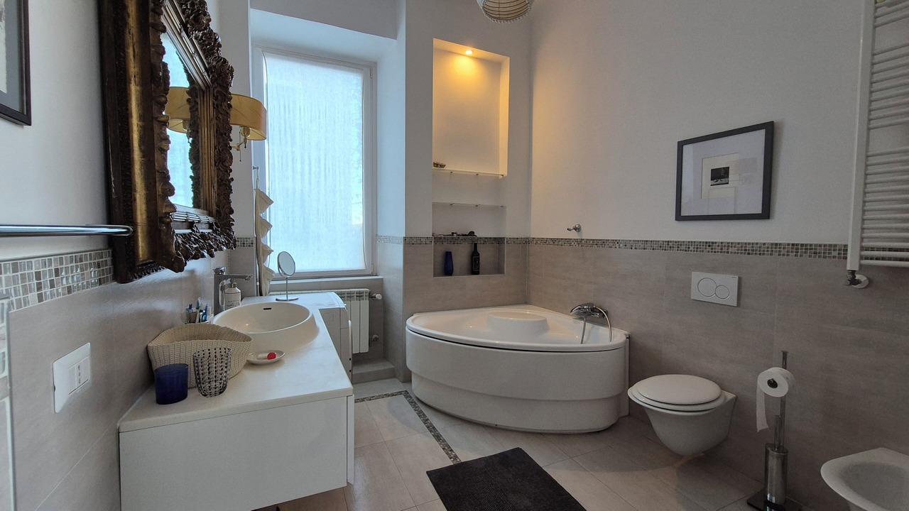 Photo of Bathroom in Esquilino