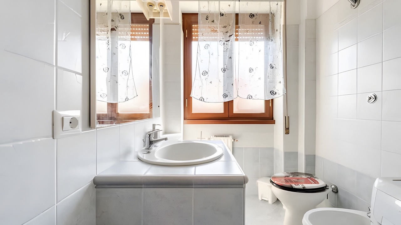 Photo of Bathroom in Quartiere XXXIV Lido di Ostia Levante