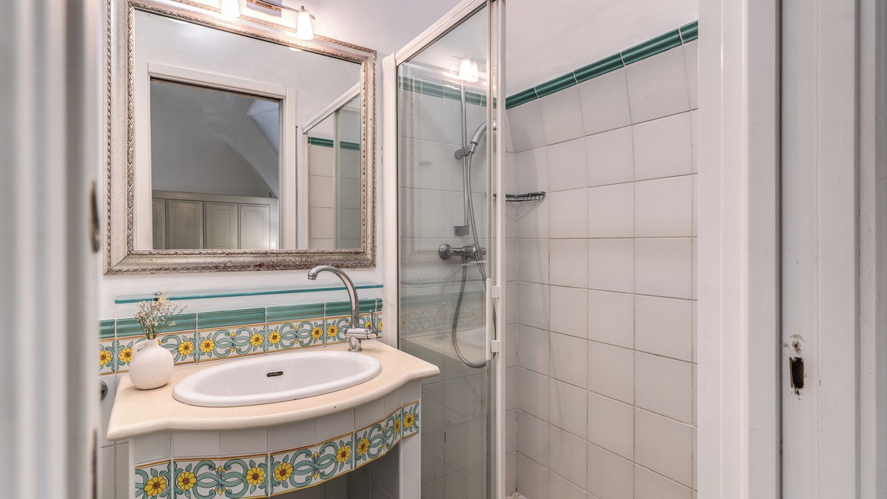 Photo of Bathroom in Gallipoli Historic Center