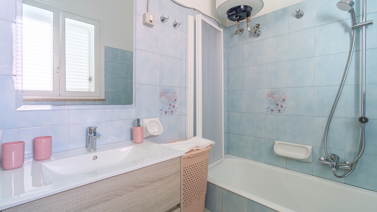 Photo of Bathroom in Avola
