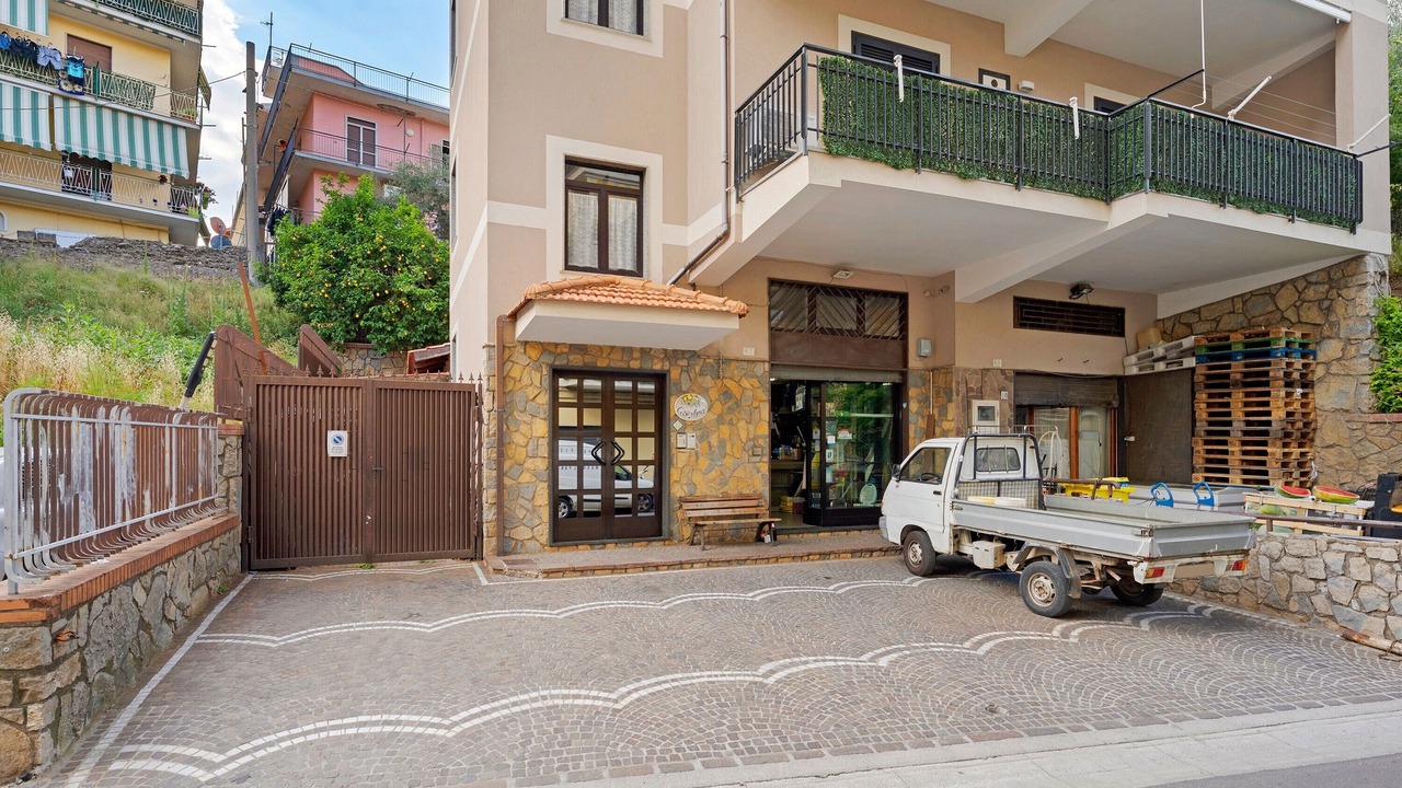 Photo of Outdoor in Piazza-Tralia-Pendolo