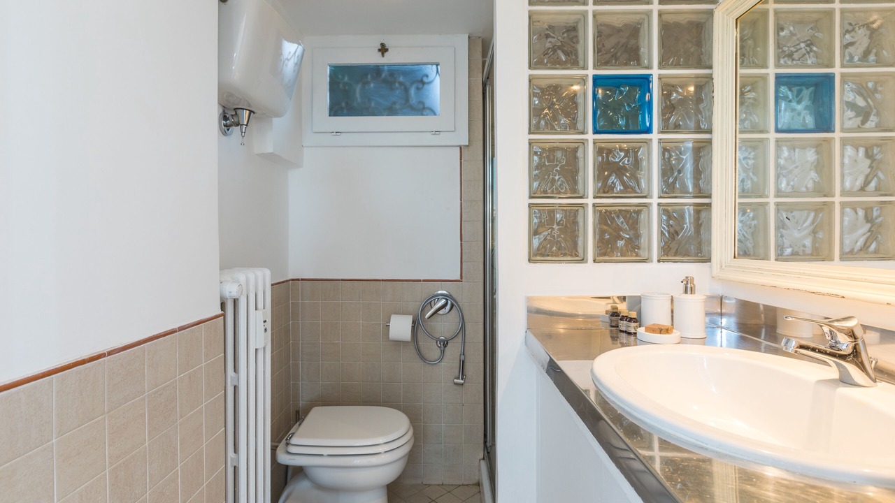 Photo of Bathroom in Rome City Centre