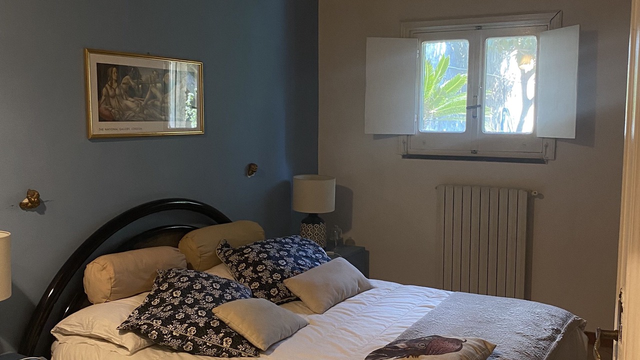 Photo of Bedroom in Meta