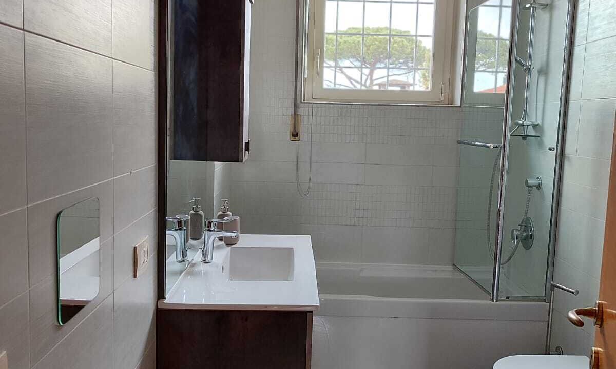 Photo of Bathroom in Zona XXXIV Casal Palocco