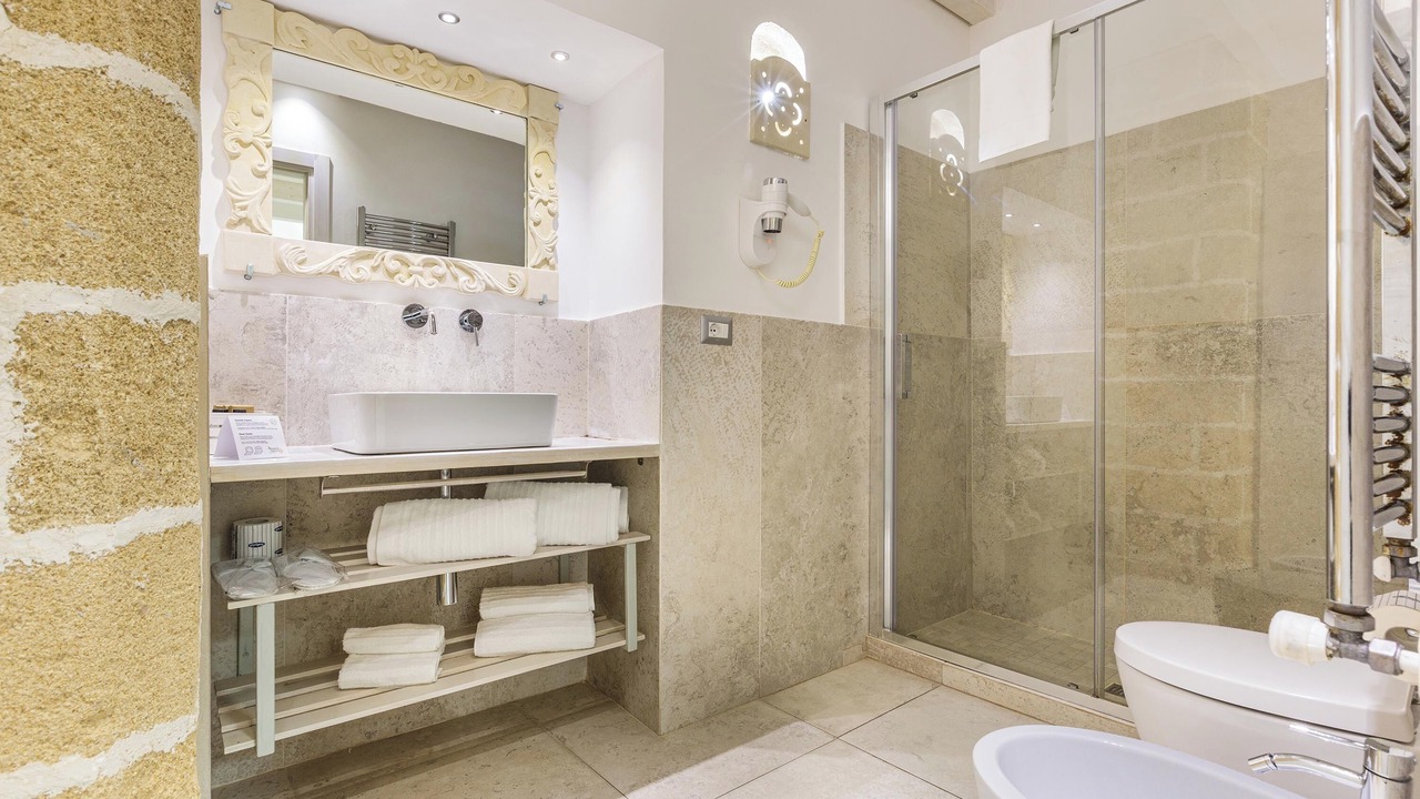 Photo of Bathroom in Gallipoli Historic Center