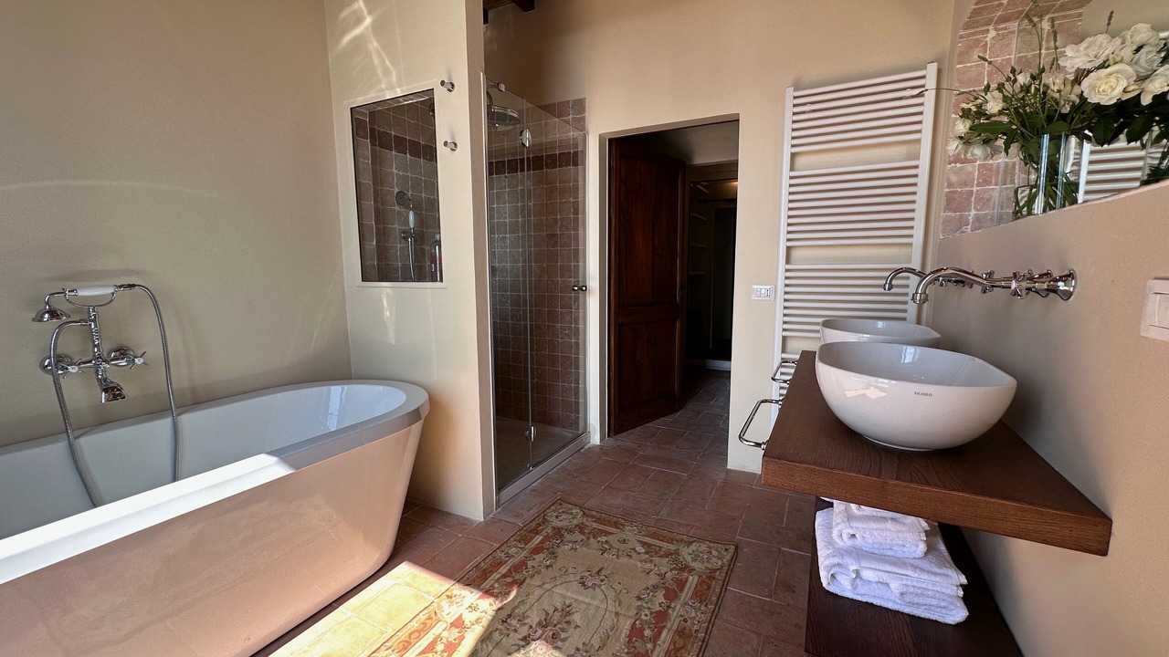 Photo of Bathroom in Todi