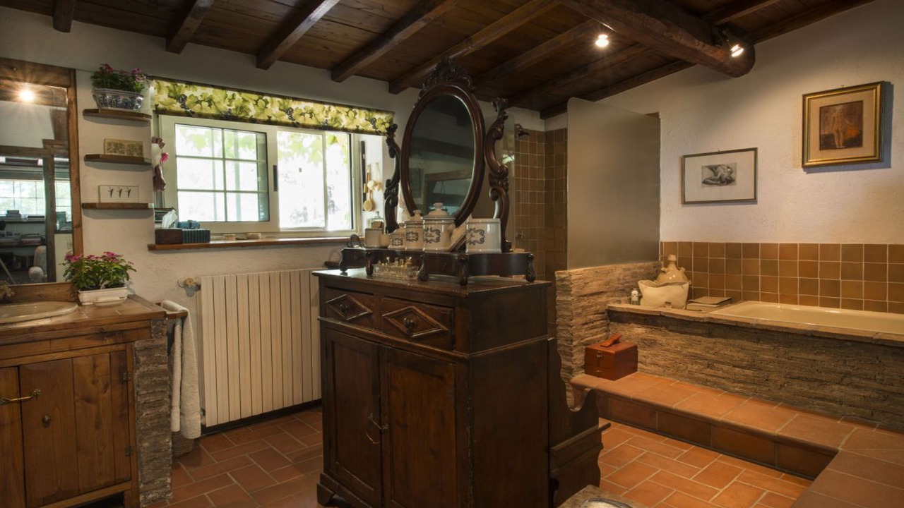Photo of Bathroom in Sutri
