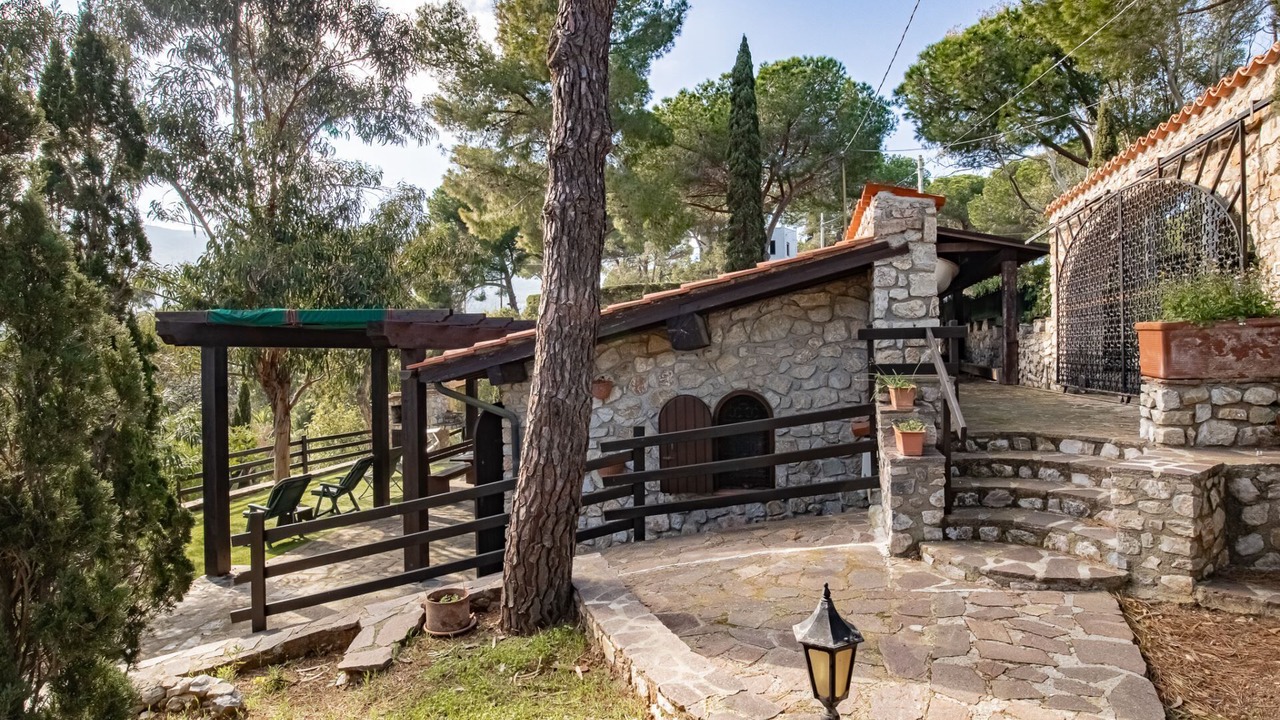 Photo of Outdoor in Naregno