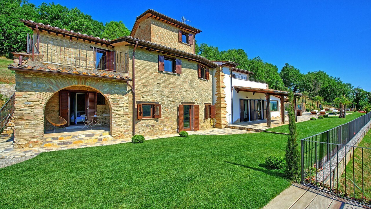 Photo of Outdoor in Montone