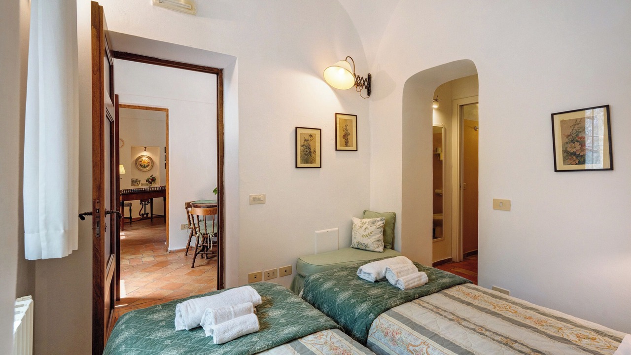 Photo of Bedroom in Meta
