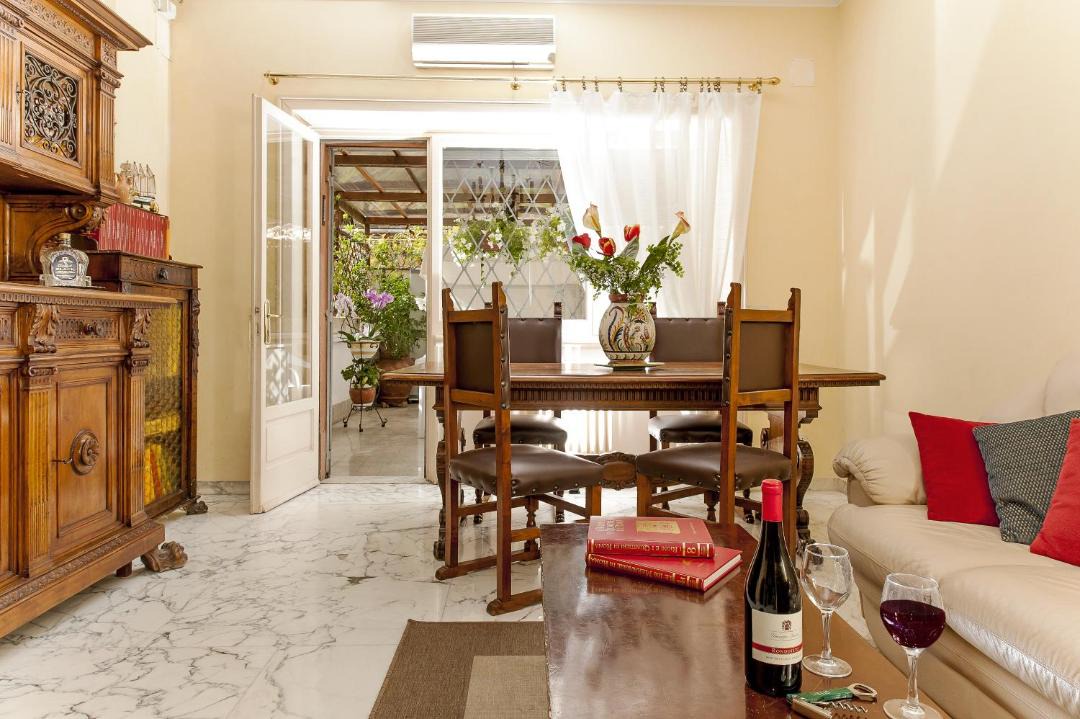 Photo of Livingroom in Quartiere XIII Aurelio