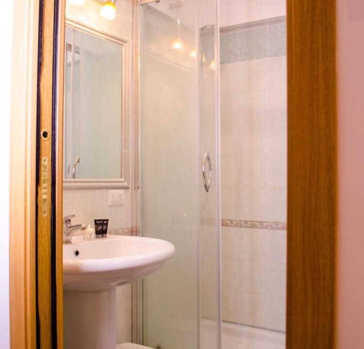 Photo of Bathroom in Sutri
