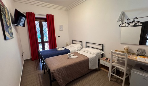 Basic Room, 2 Twin Beds, Garden View