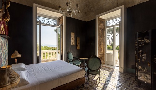 Signature Room