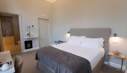 Superior Room, 1 Queen Bed, Courtyard View