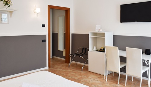 Economy Room