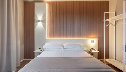 Standard Room, 1 King Bed