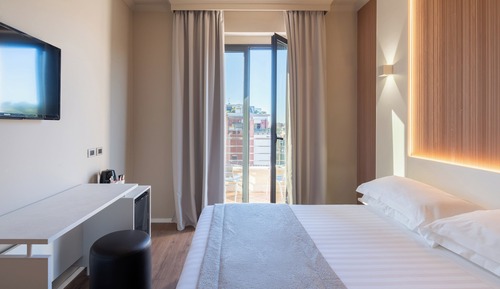 Standard Room, 1 King Bed, Balcony