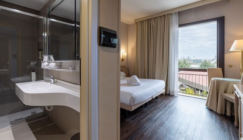 Classic Double Room, 1 Double Bed or 2 Twin Beds (Spa Access Included)