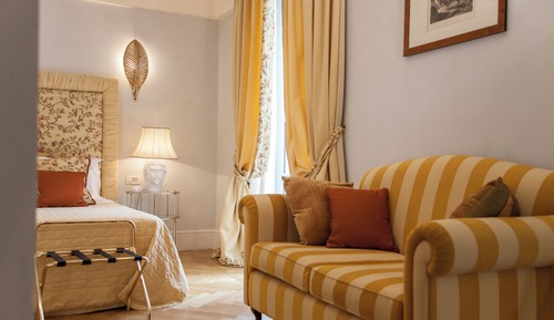 Deluxe Suite, Garden View, Corner