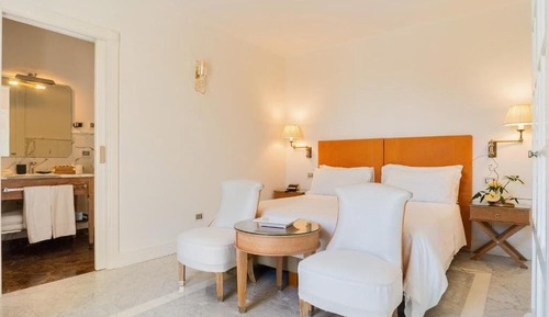 Deluxe Room (Fashion)