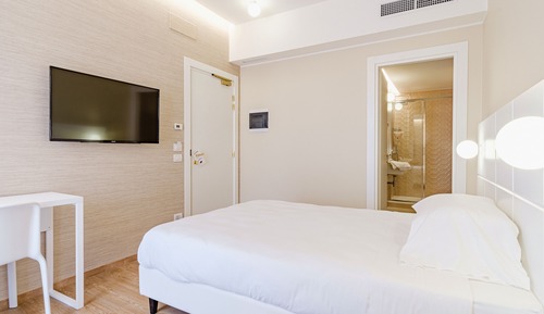 Deluxe Room, 1 Queen Bed
