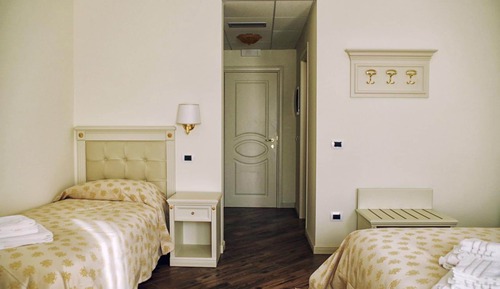 Standard Room, Multiple Beds, Non Smoking