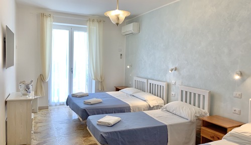 Standard Quadruple Room, Terrace, Sea View