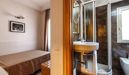 Single Room, Balcony